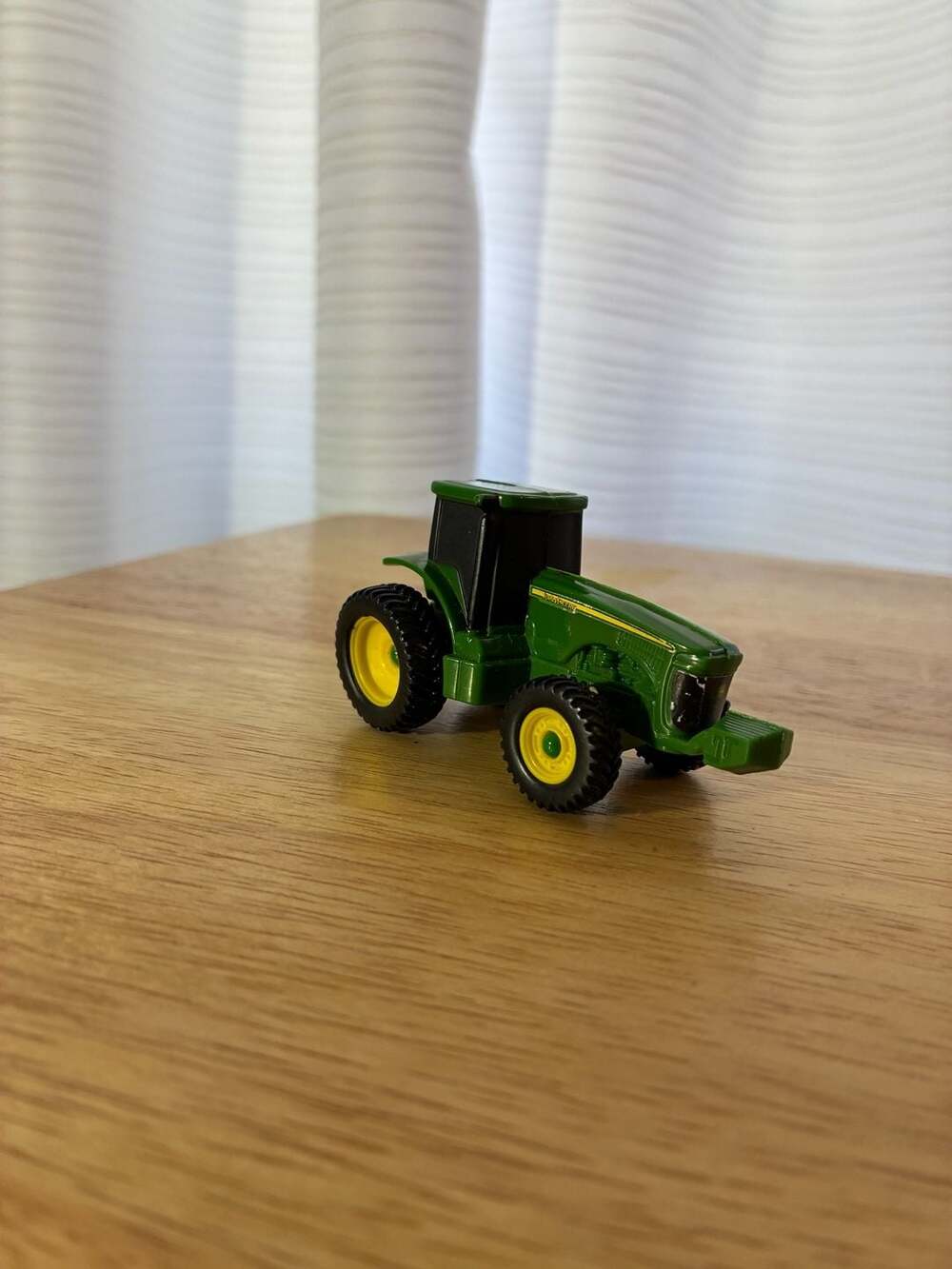 Ertl John Deere Die-Cast 1:64 Scale Farm Tractor Toy